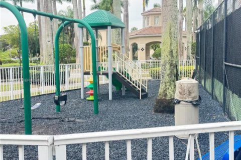 Condo in Doral, Florida, 2 bedrooms  № 2004590 - photo 14