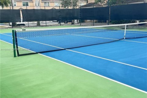 Condo in Doral, Florida, 2 bedrooms  № 2004590 - photo 13