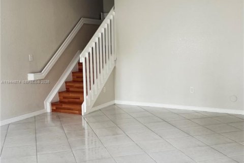 Condo in Doral, Florida, 2 bedrooms  № 2004590 - photo 3