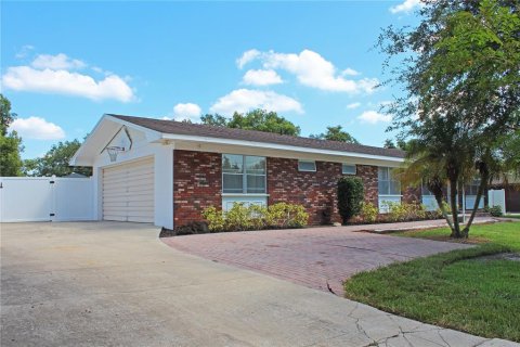 House in Lakeland, Florida 4 bedrooms, 153.85 sq.m. № 1910754 - photo 3