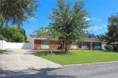 House in Lakeland, Florida 4 bedrooms, 153.85 sq.m. № 1910754 - photo 2
