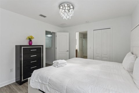 Casa en venta en Davenport, Florida, 8 dormitorios, 363.15 m2 № 2238203 - foto 21