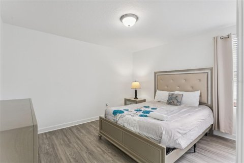 Casa en venta en Davenport, Florida, 8 dormitorios, 363.15 m2 № 2238203 - foto 25