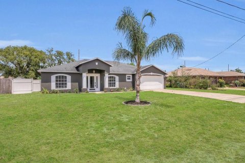 Villa ou maison à vendre à Deltona, Floride: 4 chambres, 188.78 m2 № 1725450 - photo 1