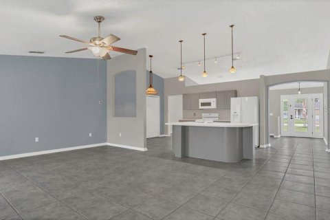 Villa ou maison à vendre à Deltona, Floride: 4 chambres, 188.78 m2 № 1725450 - photo 8