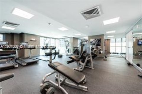 Condo in Miami, Florida, 2 bedrooms  № 1956062 - photo 16