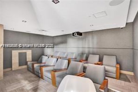 Condo in Miami, Florida, 2 bedrooms  № 1956062 - photo 17