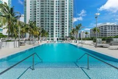 Condo in Miami, Florida, 2 bedrooms  № 1956062 - photo 9