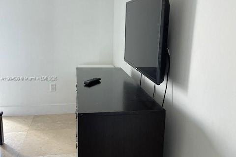 Condo in Miami, Florida, 2 bedrooms  № 1956062 - photo 27