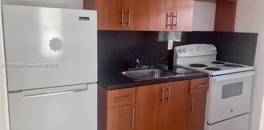Condominio en Miami, Florida, 1 dormitorio  № 1864620