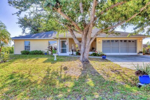 House in Englewood, Florida 3 bedrooms, 131.18 sq.m. № 1675383 - photo 1