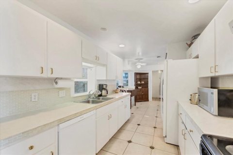 House in Englewood, Florida 3 bedrooms, 131.18 sq.m. № 1675383 - photo 9