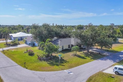 House in Englewood, Florida 3 bedrooms, 131.18 sq.m. № 1675383 - photo 3