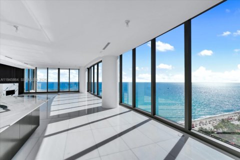 Condo in Sunny Isles Beach, Florida, 5 bedrooms  № 2088948