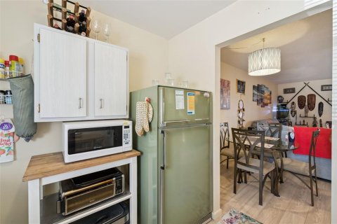 Снять в аренду квартиру в Деланд, Флорида 6 комнат, 90.95м2, № 2156592 - фото 9