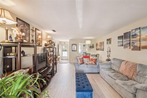 Снять в аренду квартиру в Деланд, Флорида 6 комнат, 90.95м2, № 2156592 - фото 5