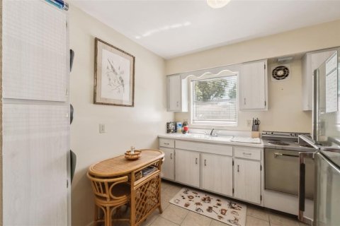 Снять в аренду квартиру в Деланд, Флорида 6 комнат, 90.95м2, № 2156592 - фото 10