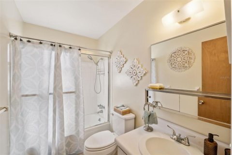 Снять в аренду квартиру в Деланд, Флорида 6 комнат, 90.95м2, № 2156592 - фото 15