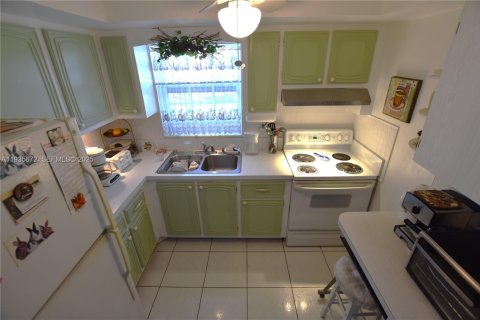 Casa en venta en West Palm Beach, Florida, 1 dormitorio, 61.5 m2 № 1993806 - foto 4