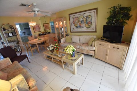 Casa en venta en West Palm Beach, Florida, 1 dormitorio, 61.5 m2 № 1993806 - foto 2