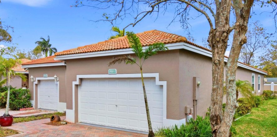 Apartment in Sunrise, Florida 2 bedrooms, 122.63 sq.m. № 2382842