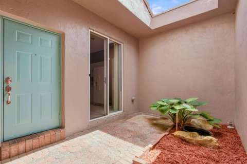 Apartment in Sunrise, Florida 2 bedrooms, 122.63 sq.m. № 2382842 - photo 3