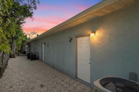 Immobilier commercial à vendre à Bradenton, Floride: 174.19 m2 № 2387742 - photo 3