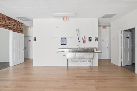 Immobilier commercial à vendre à Bradenton, Floride: 174.19 m2 № 2387742 - photo 26