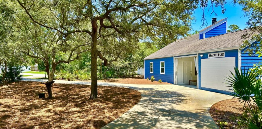 House in Miramar Beach, Florida 4 bedrooms, 186.08 sq.m. № 590095