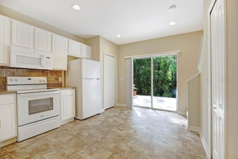 Townhouse in Fish Hawk, Florida 2 bedrooms, 115.94 sq.m. № 1886457 - photo 4