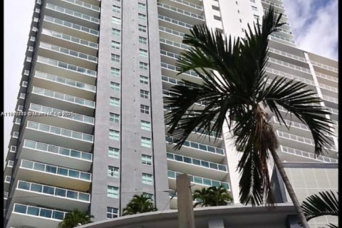 Снять в аренду кондоминиум в Майами, Флорида 1 спальня, 75.62м2, № 1956044 - фото 2