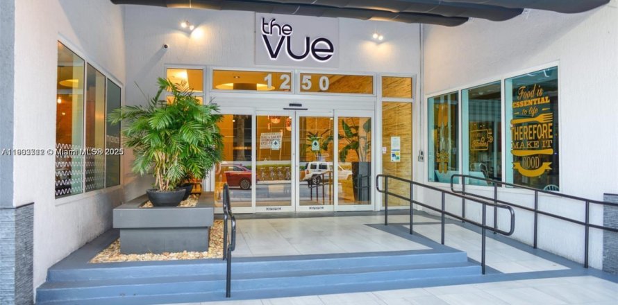 Кондоминиум с 1 спальней в Майами, Флорида № 1956044