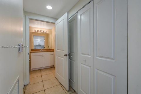 Снять в аренду кондоминиум в Майами, Флорида 1 спальня, 75.62м2, № 1956044 - фото 10