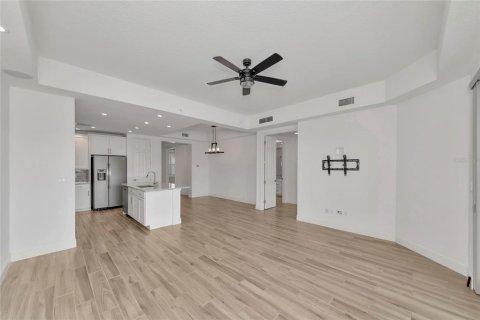 Condo in Bradenton, Florida, 2 bedrooms  № 2372918 - photo 7