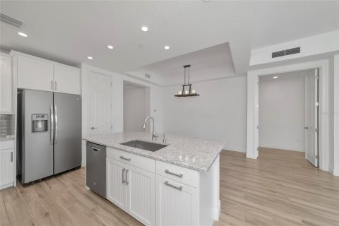 Condo in Bradenton, Florida, 2 bedrooms  № 2372918 - photo 12