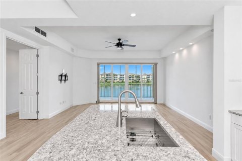 Condo in Bradenton, Florida, 2 bedrooms  № 2372918 - photo 11