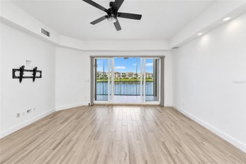 Condo in Bradenton, Florida, 2 bedrooms  № 2372918 - photo 5