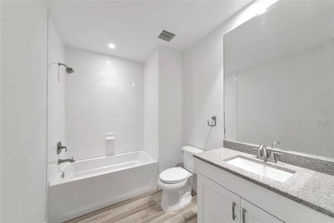 Condo in Bradenton, Florida, 2 bedrooms  № 2372918 - photo 25