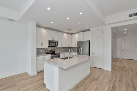 Condo in Bradenton, Florida, 2 bedrooms  № 2372918 - photo 15