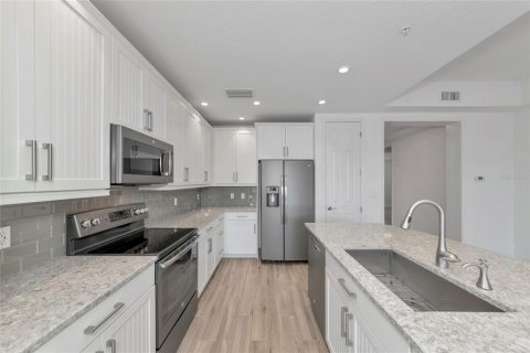 Condo in Bradenton, Florida, 2 bedrooms  № 2372918 - photo 14