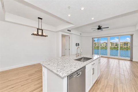 Condo in Bradenton, Florida, 2 bedrooms  № 2372918 - photo 9