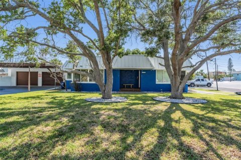Duplex in Saint Petersburg, Florida 1 bedroom, 120.96 sq.m. № 2232400 - photo 5
