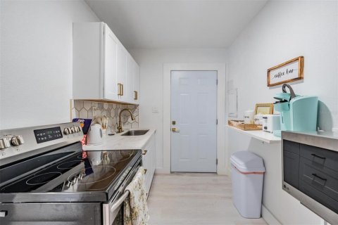 Duplex in Saint Petersburg, Florida 1 bedroom, 120.96 sq.m. № 2232400 - photo 21