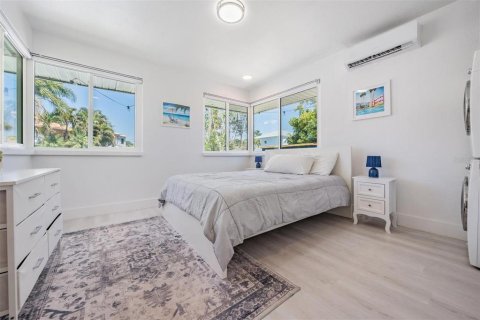 Duplex in Saint Petersburg, Florida 1 bedroom, 120.96 sq.m. № 2232400 - photo 15