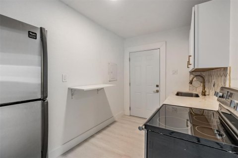 Duplex in Saint Petersburg, Florida 1 bedroom, 120.96 sq.m. № 2232400 - photo 29