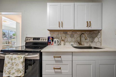 Duplex in Saint Petersburg, Florida 1 bedroom, 120.96 sq.m. № 2232400 - photo 19