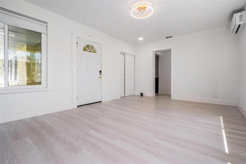 Duplex in Saint Petersburg, Florida 1 bedroom, 120.96 sq.m. № 2232400 - photo 26