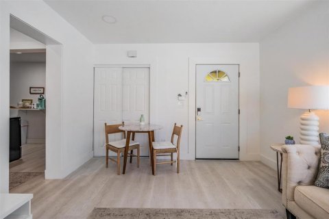 Duplex in Saint Petersburg, Florida 1 bedroom, 120.96 sq.m. № 2232400 - photo 11