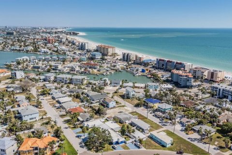 Duplex in Saint Petersburg, Florida 1 bedroom, 120.96 sq.m. № 2232400 - photo 3