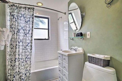 Снять в аренду виллу или дом в Форт-Лодердейл, Флорида 3 спальни, 173.36м2, № 1957996 - фото 18